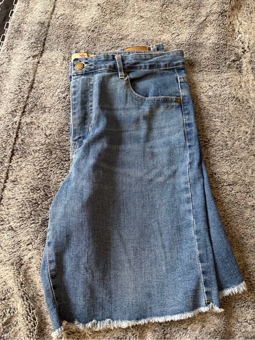 Blue Denim Straight-Leg Women's Shorts with Frayed Hem